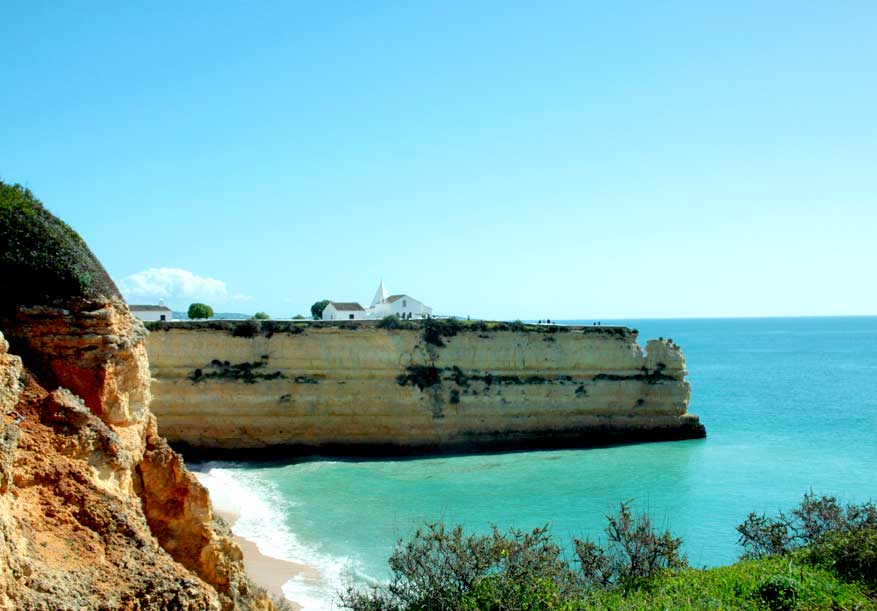 promenade dans l'Algarve, au bord du lac barrage de Odelouca